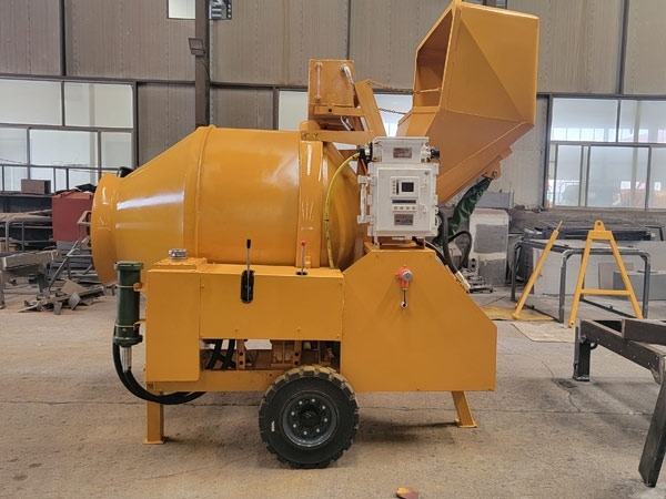 礦用濕噴臺(tái)車(chē)，礦用混凝土泵，礦用攪拌機(jī)發(fā)貨